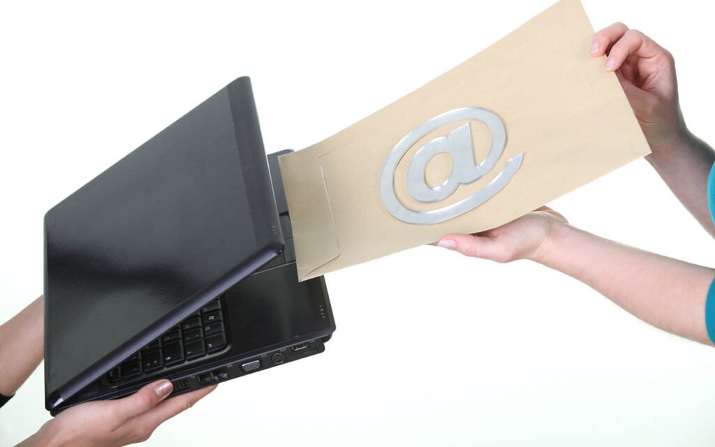 stockphotoscom-4404133 sending secure emails