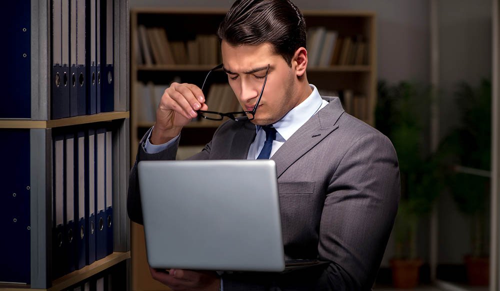 stockphotoscom-6447837 Lawyer with a Laptop-small